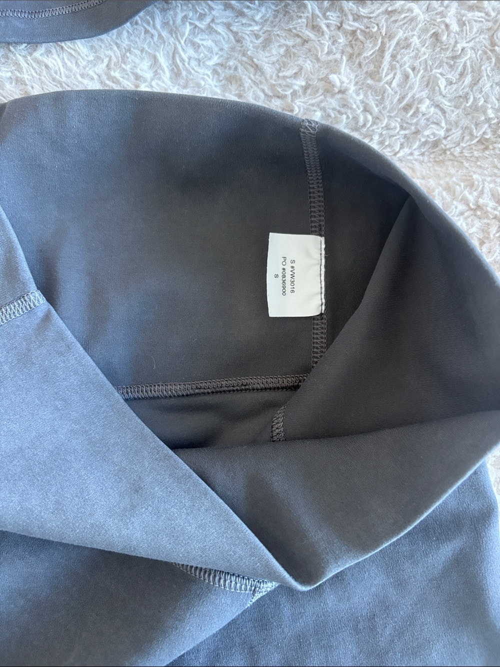 Vuori set top and shorts small - Picture 2 of 4